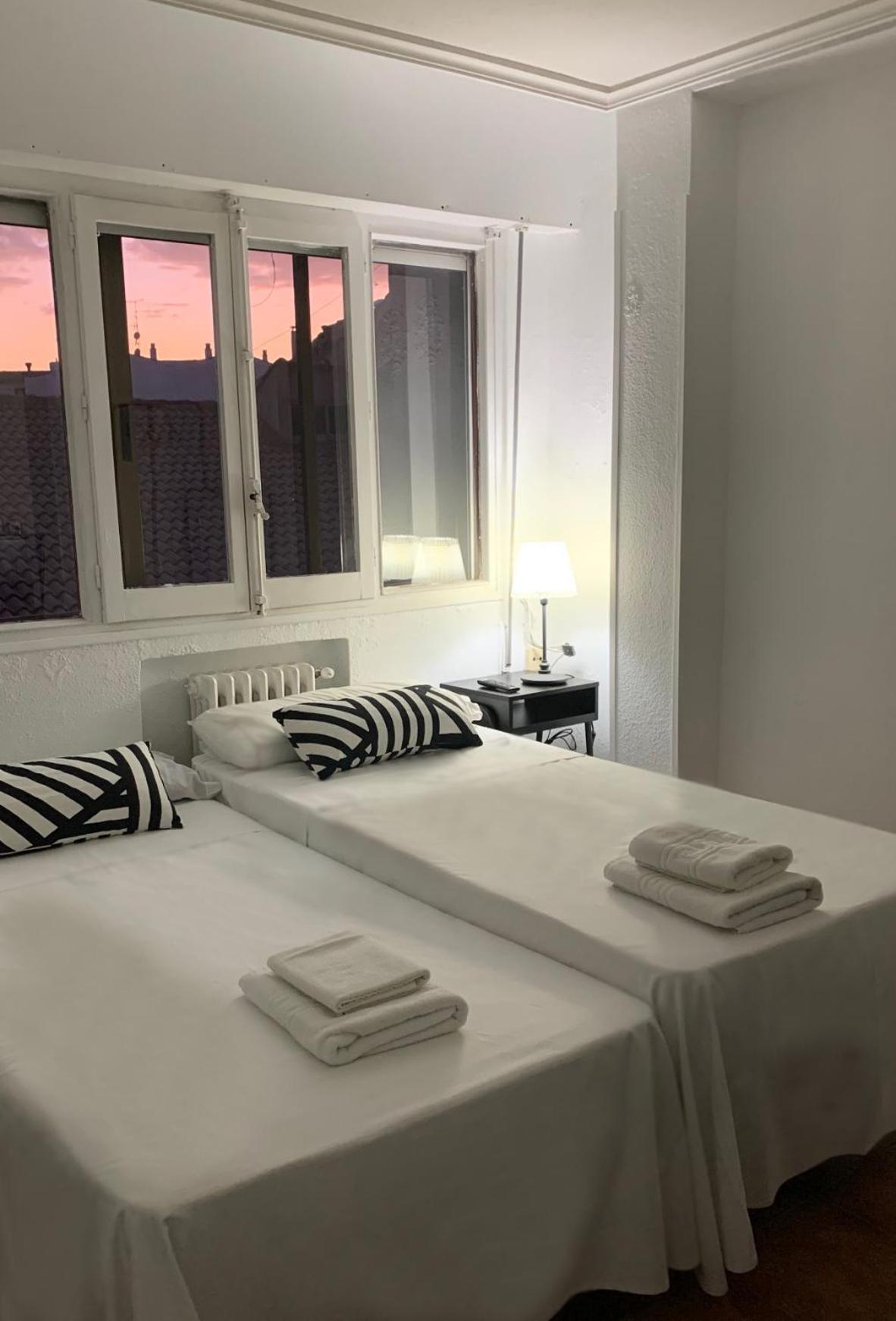 Hotel Y Restaurante Puerta De Aranda 아란다데두에로 외부 사진